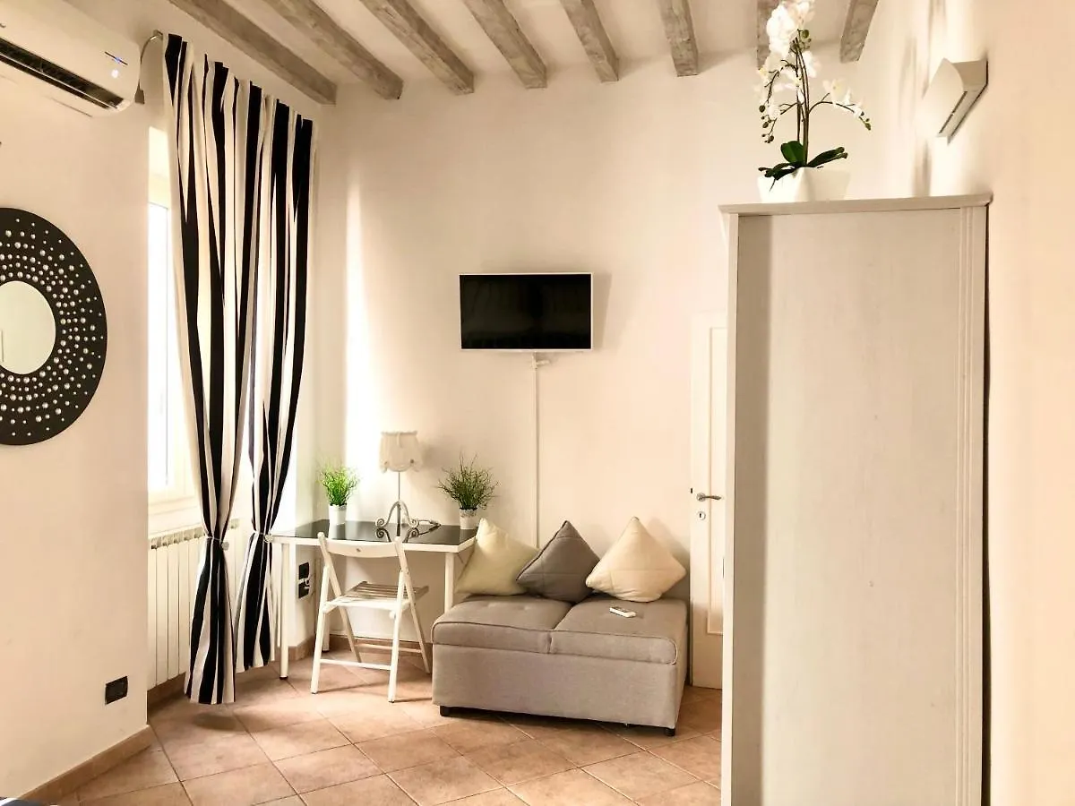 Santa Croce Garden Apartment Florence