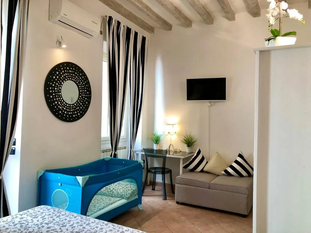 Santa Croce Garden Apartment Floransa İtalya