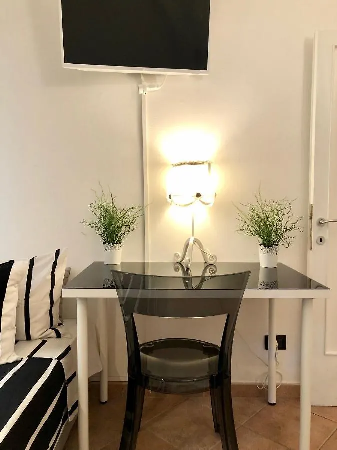 Santa Croce Garden Apartment Floransa 0*,